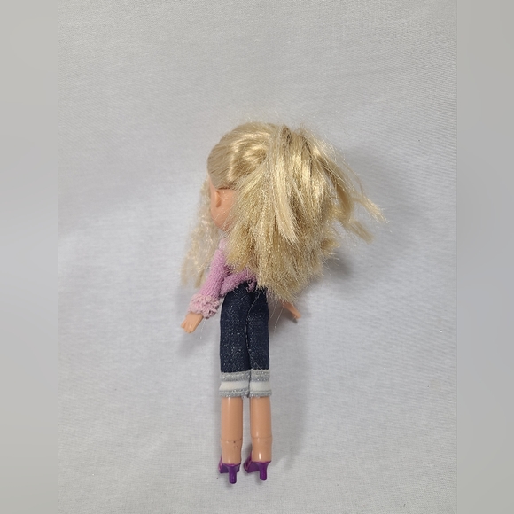 BRATZ Kidz Winter Vacation Cloe Doll - Picture 3 of 4